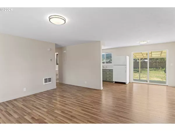 970 LONG RIDGE DR, Springfield, OR 97478