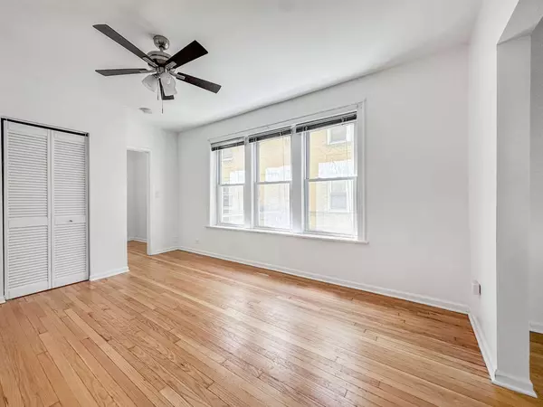 4240 N CLARENDON AVE #215N, Chicago, IL 60613