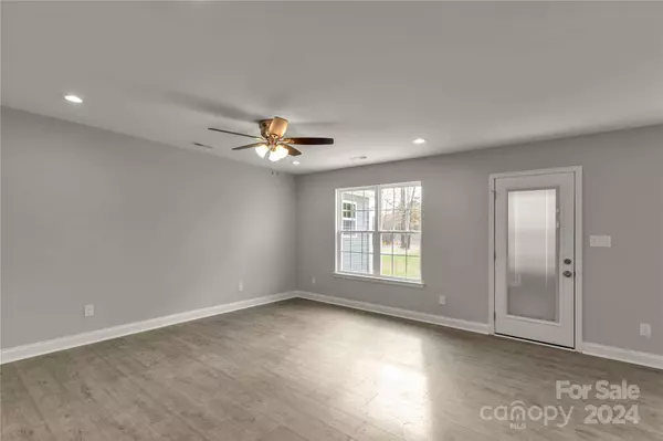 4132 Doe Ridge LN, Lancaster, SC 29720