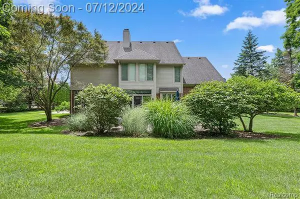 1999 BARRINGTON, Rochester Hills, MI 48306