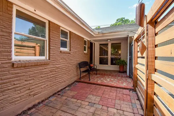 4729 Warm Springs RD, Houston, TX 77035