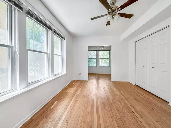 4240 N CLARENDON AVE #215N, Chicago, IL 60613