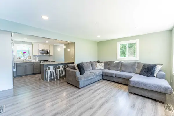 16 Liberty Lane, Thompson, CT 06277