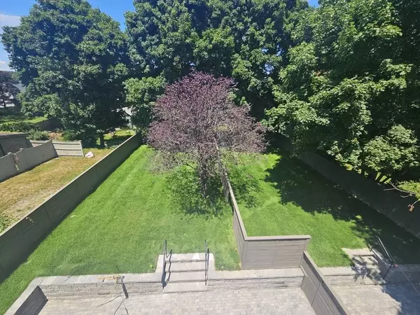 151 Broadway St #B, Wakefield, MA 01880