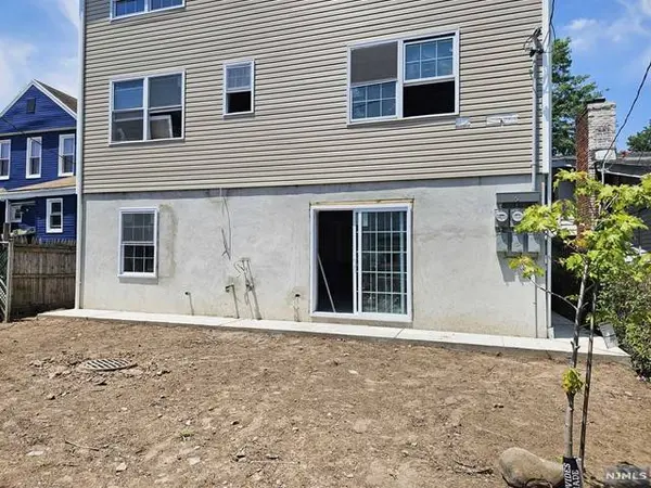 38 Newfield ST, East Orange, NJ 07017