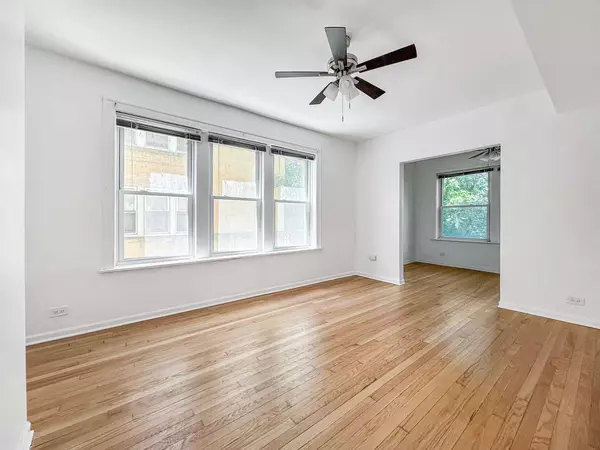 4240 N CLARENDON AVE #215N, Chicago, IL 60613