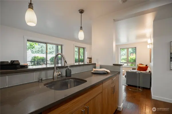 15152 NE 82nd ST #104, Redmond, WA 98052