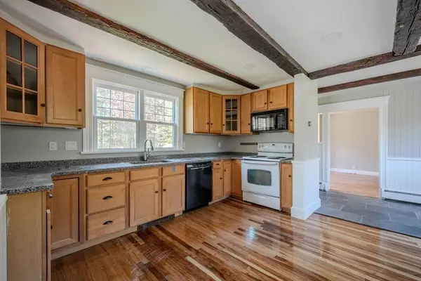 62-64 West St, Pepperell, MA 01463