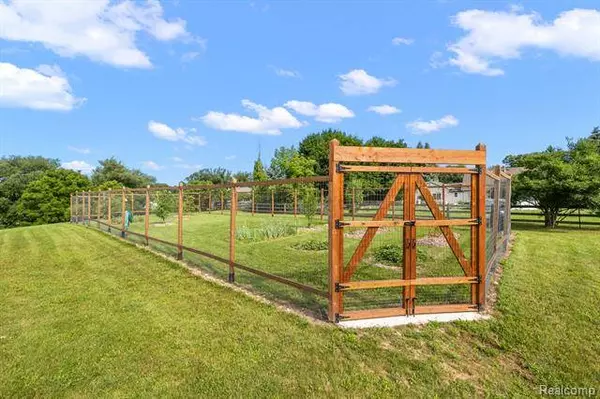 3902 MIO Drive, Lake Orion, MI 48359