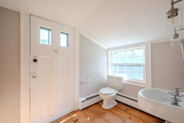 62-64 West St, Pepperell, MA 01463