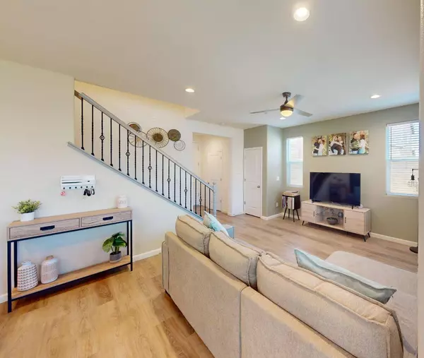 993 Thurman Way, Madera, CA 93636