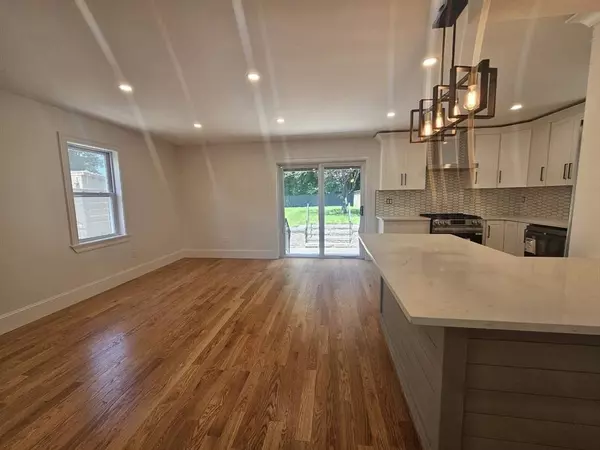 151 Broadway St #B, Wakefield, MA 01880