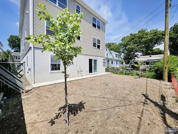 38 Newfield ST, East Orange, NJ 07017