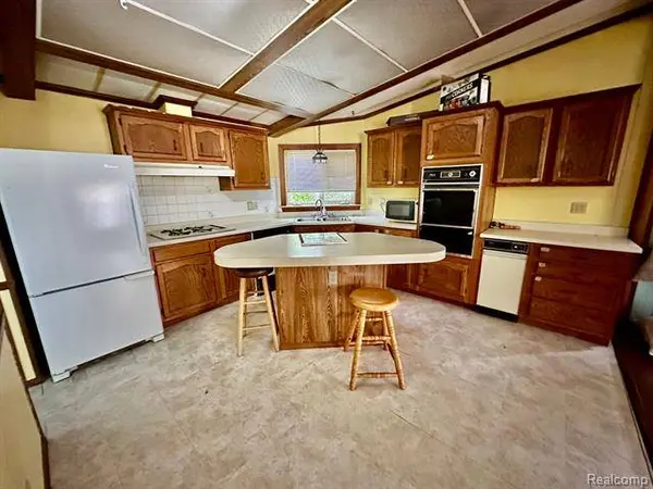 50104 AMBLESIDE, Shelby Twp, MI 48315