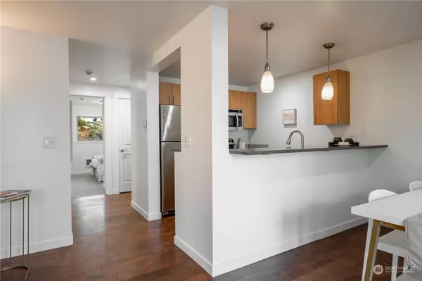 15152 NE 82nd ST #104, Redmond, WA 98052