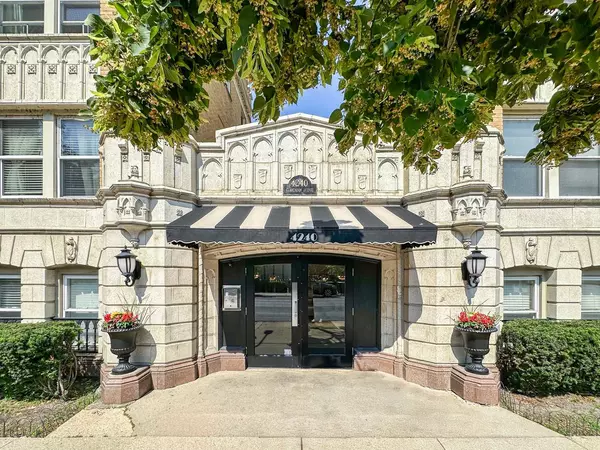 4240 N CLARENDON AVE #215N, Chicago, IL 60613