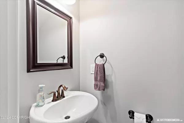 811 W 80th AVE, Anchorage, AK 99518