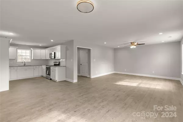 4132 Doe Ridge LN, Lancaster, SC 29720