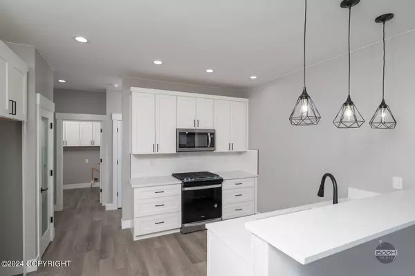 558 N Joppa CIR, Palmer, AK 99645