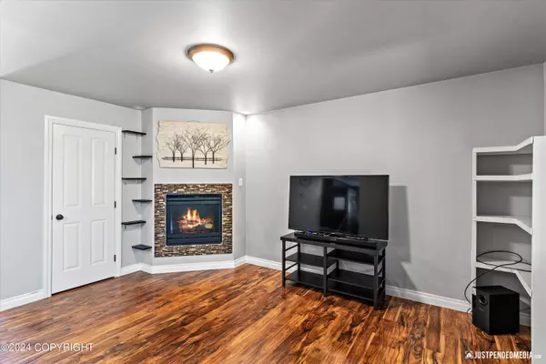 811 W 80th AVE, Anchorage, AK 99518