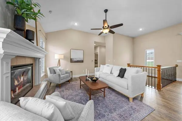 11917 S Eagle Crest DR, Lee's Summit, MO 64086