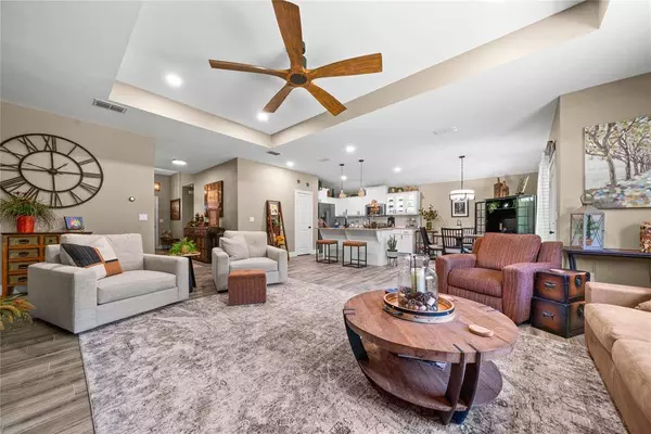 16018 Crossing Circle, Lindale, TX 75771