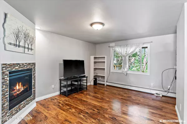 811 W 80th AVE, Anchorage, AK 99518