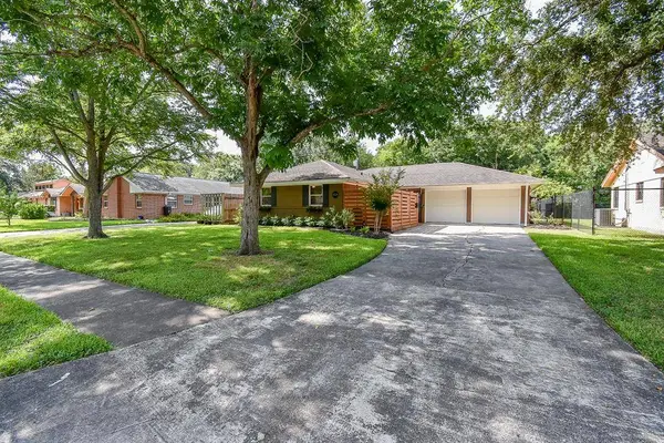 4729 Warm Springs RD, Houston, TX 77035