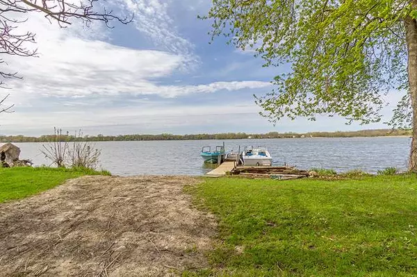 28406 W Park AVE, Wauconda, IL 60084