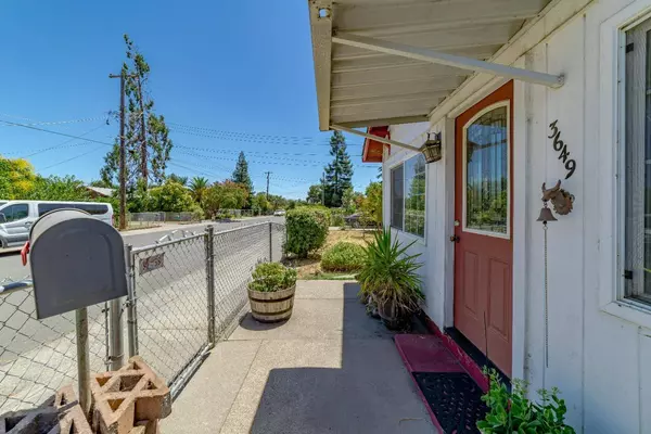 3649 Ripley ST, Sacramento, CA 95838