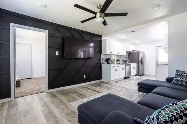 506 SW 15th Street, Grand Prairie, TX 75051