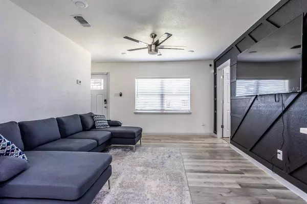 506 SW 15th Street, Grand Prairie, TX 75051