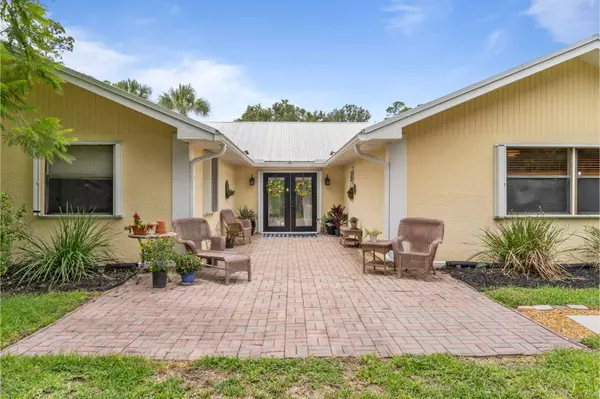 8225 90th AVE, Vero Beach, FL 32967