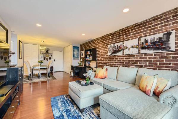 3900 N Pine Grove AVE #805, Chicago, IL 60613