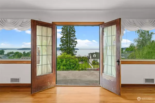 1402 Starling ST, Steilacoom, WA 98388