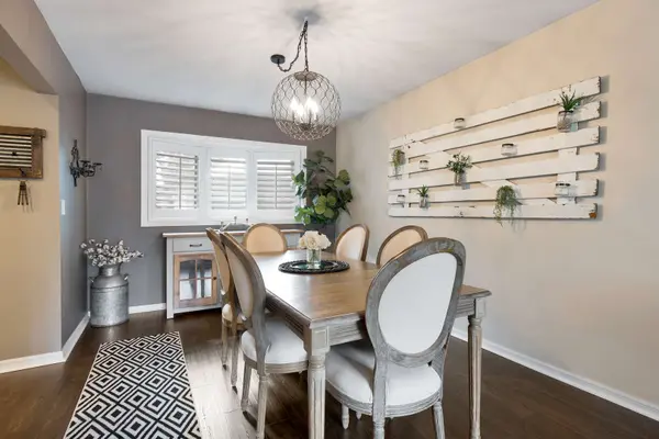 430 S Park ST, Roselle, IL 60172