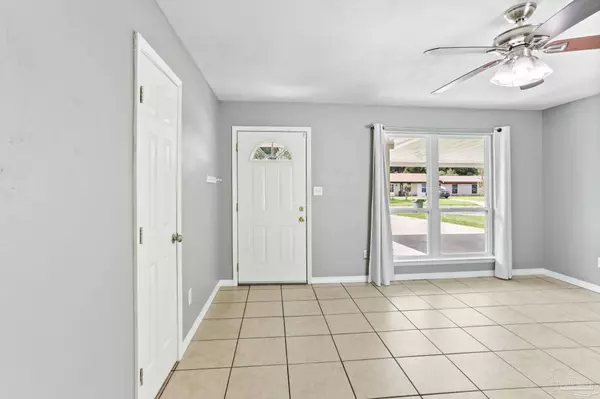 1013 Woodbury Pl, Cantonment, FL 32533