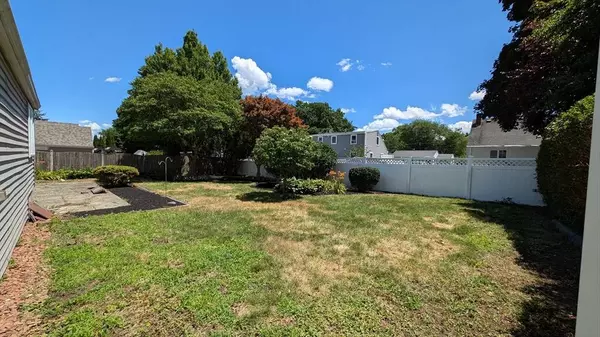 12 Dahlia Ave, Peabody, MA 01960