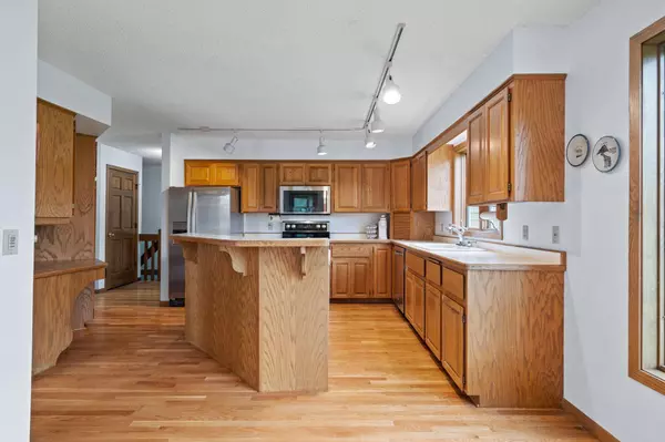 7209 W 114th ST, Bloomington, MN 55438