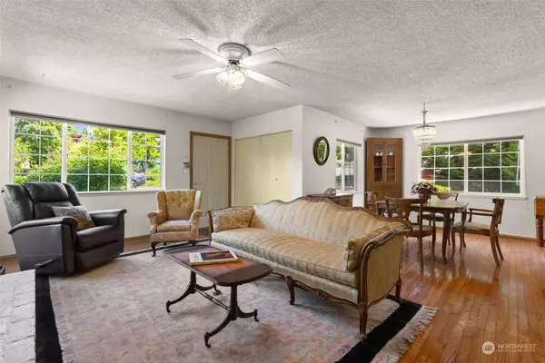 410 Steilacoom ST, Steilacoom, WA 98388