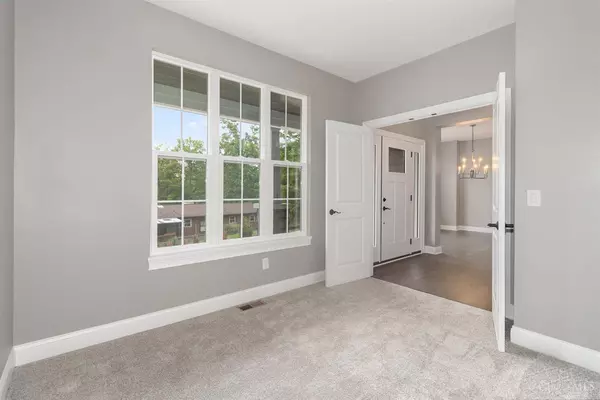 9658 Waxwing Dr, Blue Ash, OH 45241