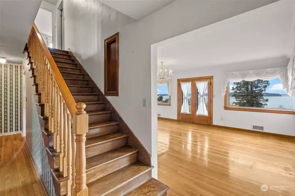 1402 Starling ST, Steilacoom, WA 98388