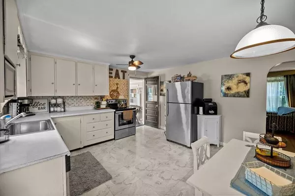 380 South Ave, Attleboro, MA 02703