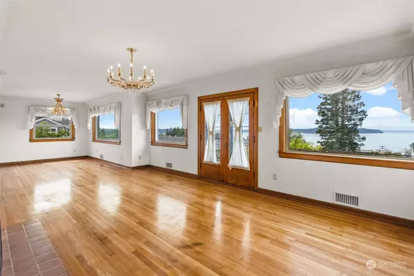 1402 Starling ST, Steilacoom, WA 98388