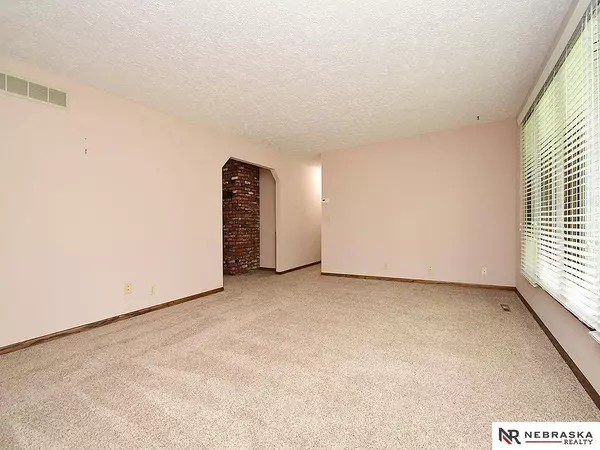 2111 Canterbury Lane, Lincoln, NE 68512