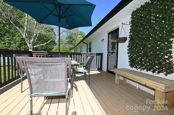 110 Sunny LN, Cherryville, NC 28021