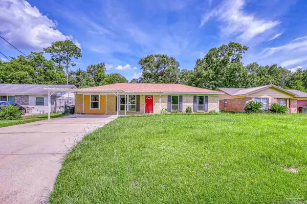 1013 Woodbury Pl, Cantonment, FL 32533