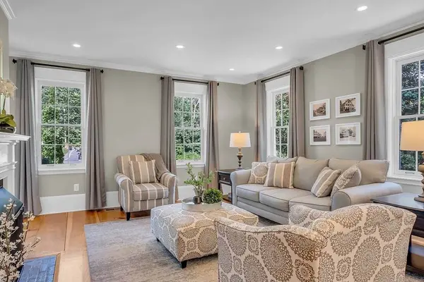 305 S Main St, Andover, MA 01810