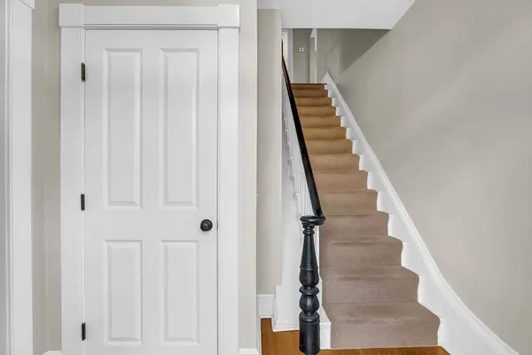 305 S Main St, Andover, MA 01810