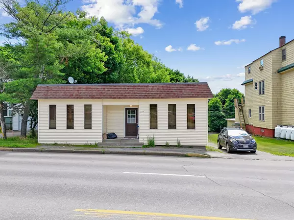 135 College AVE, Waterville, ME 04901